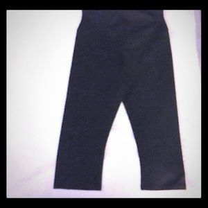 New Yummie capri's black smal/Med some compression